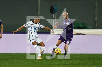 2021-02-05 - Alexis Sanchez of FC Internazionale in action against Borja Valero of ACF Fiorentina  - ACF FIORENTINA VS FC INTERNAZIONALE - ITALIAN SERIE A - SOCCER
