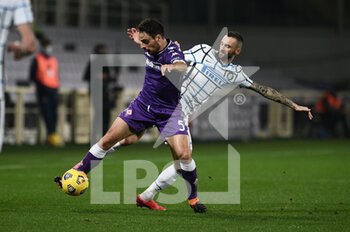 2021-02-05 - Giacomo Bonaventura of ACF Fiorentina in action against Marcelo Brozovic of FC Internazionale  - ACF FIORENTINA VS FC INTERNAZIONALE - ITALIAN SERIE A - SOCCER
