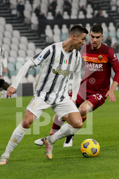 2021-02-06 - Cristiano Ronaldo (Juventus FC) controls the ball - JUVENTUS FC VS AS ROMA - ITALIAN SERIE A - SOCCER