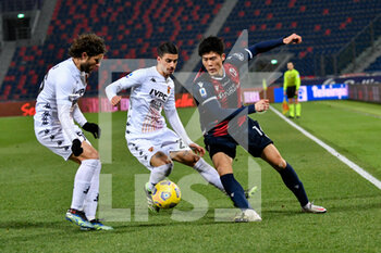 2021-02-12 - Takehiro Tomiyasu (Bologna FC) in action - BOLOGNA FC VS BENEVENTO CALCIO - ITALIAN SERIE A - SOCCER