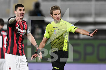 2021-02-13 - Alessio Romagnoli of AC Milan in action and Daniele Chiffi rferee of the match - SPEZIA CALCIO VS AC MILAN - ITALIAN SERIE A - SOCCER