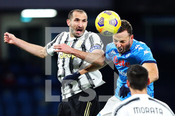 2021-02-13 - Giorgio Chiellini of Juventus (L) goes for a header with Amir Rrahmani of Napoli (R) during the Italian championship Serie A football match between SSC Napoli and Juventus FC on February 13, 2021 at Diego Armando Maradona Stadium in Naples, Italy - Photo Federico Proietti / DPPI - SSC NAPOLI AND JUVENTUS FC - ITALIAN SERIE A - SOCCER