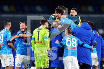2021-02-13 - Players of Napoli celebrate at the end of the Italian championship Serie A football match between SSC Napoli and Juventus FC on February 13, 2021 at Diego Armando Maradona Stadium in Naples, Italy - Photo Federico Proietti / DPPI - SSC NAPOLI AND JUVENTUS FC - ITALIAN SERIE A - SOCCER