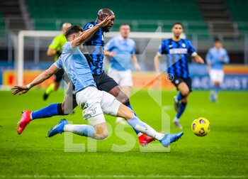 2021-02-14 - Romelu Lukaku of FC Internazionale fights for the ball against Wesley Hoedt of SS Lazio - FC INTERNAZIONALE VS SS LAZIO  - ITALIAN SERIE A - SOCCER