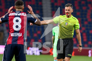 2021-02-27 - The referee of the match Piero Giacomelli assigns the penalty - BOLOGNA FC VS SS LAZIO - ITALIAN SERIE A - SOCCER