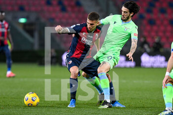 2021-02-27 - Luis Alberto Romero Alconchel (Lazio) in action against Nicolas Domínguez (Bologna) - BOLOGNA FC VS SS LAZIO - ITALIAN SERIE A - SOCCER