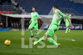 2021-02-27 - Adam Marusic (Lazio) tries to score a goal - BOLOGNA FC VS SS LAZIO - ITALIAN SERIE A - SOCCER