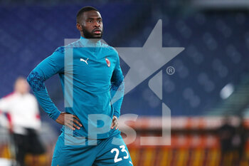 2021-02-28 - Fikayo Tomori of Milan warming up before the Italian championship Serie A football match between AS Roma and AC Milan on February 28, 2021 at Stadio Olimpico in Rome, Italy - Photo Federico Proietti / DPPI - AS ROMA AND AC MILAN - ITALIAN SERIE A - SOCCER