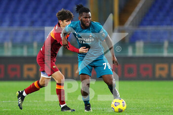 2021-02-28 - Gonzalo Villar of Roma (L) vies for the ball with Franck Kessie of Milan (R) during the Italian championship Serie A football match between AS Roma and AC Milan on February 28, 2021 at Stadio Olimpico in Rome, Italy - Photo Federico Proietti / DPPI - AS ROMA AND AC MILAN - ITALIAN SERIE A - SOCCER