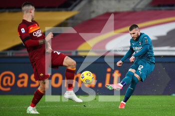 2021-02-28 - Ante Rebic of Milan (R) kicks the ball during the Italian championship Serie A football match between AS Roma and AC Milan on February 28, 2021 at Stadio Olimpico in Rome, Italy - Photo Federico Proietti / DPPI - AS ROMA AND AC MILAN - ITALIAN SERIE A - SOCCER