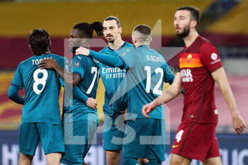 2021-02-28 - Franck Kessie of Milan celebrates with his teammates after scoring 0-1 goal by penalty during the Italian championship Serie A football match between AS Roma and AC Milan on February 28, 2021 at Stadio Olimpico in Rome, Italy - Photo Federico Proietti / DPPI - AS ROMA AND AC MILAN - ITALIAN SERIE A - SOCCER