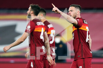 2021-02-28 - Jordan Veretout of Roma celebrates after scoring 1-1 goal during the Italian championship Serie A football match between AS Roma and AC Milan on February 28, 2021 at Stadio Olimpico in Rome, Italy - Photo Federico Proietti / DPPI - AS ROMA AND AC MILAN - ITALIAN SERIE A - SOCCER