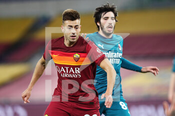 2021-02-28 - Stephan El Shaarawy of Roma (L) and Sandro Tonali of Milan (R) in action during the Italian championship Serie A football match between AS Roma and AC Milan on February 28, 2021 at Stadio Olimpico in Rome, Italy - Photo Federico Proietti / DPPI - AS ROMA AND AC MILAN - ITALIAN SERIE A - SOCCER