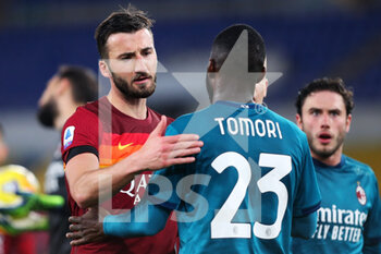 2021-02-28 - Bryan Cristante of Roma (L) and Fikayo Tomori of Milan (R) reacts during the Italian championship Serie A football match between AS Roma and AC Milan on February 28, 2021 at Stadio Olimpico in Rome, Italy - Photo Federico Proietti / DPPI - AS ROMA AND AC MILAN - ITALIAN SERIE A - SOCCER