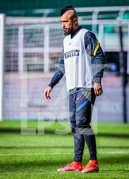 2021-02-28 - Arturo Vidal of FC Internazionale warms up - FC INTERNAZIONALE VS GENOA CFC - ITALIAN SERIE A - SOCCER