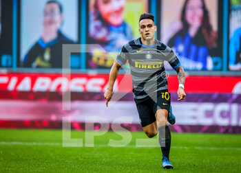 2021-02-28 - Lautaro Martínez of FC Internazionale in action - FC INTERNAZIONALE VS GENOA CFC - ITALIAN SERIE A - SOCCER