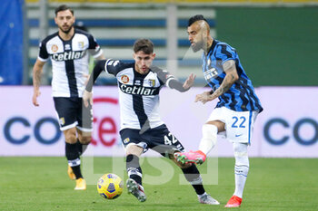 2021-03-04 - Maxime Busi of Parma and Arturo Vidal of FC Internazionale during the Italian championship Serie A football match between Parma Calcio and FC Internazionale on March 4, 2021 at Stadio Ennio Tardini in Parma, Italy - Photo Ciro Santangelo / Orange Pictures / DPPI - PARMA CALCIO AND FC INTERNAZIONALE - ITALIAN SERIE A - SOCCER