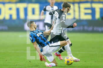 2021-03-04 - Dennis Man of Parma and Achraf Hakimi of FC Internazionale during the Italian championship Serie A football match between Parma Calcio and FC Internazionale on March 4, 2021 at Stadio Ennio Tardini in Parma, Italy - Photo Ciro Santangelo / Orange Pictures / DPPI - PARMA CALCIO AND FC INTERNAZIONALE - ITALIAN SERIE A - SOCCER