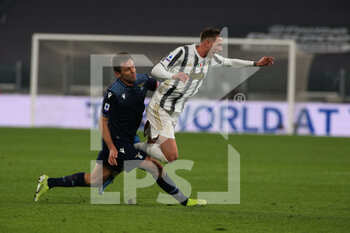 2021-03-06 - Senad Lulic (SS Lazio) vs Federico Bernardeschi (Juventus FC) - JUVENTUS FC VS SS LAZIO  - ITALIAN SERIE A - SOCCER
