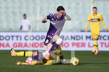 2021-03-07 - Dusan Vlahovic (ACF Fiorentina) in azione contrastato da German Pezzella (Parma Calcio) - ACF FIORENTINA VS PARMA CALCIO - ITALIAN SERIE A - SOCCER