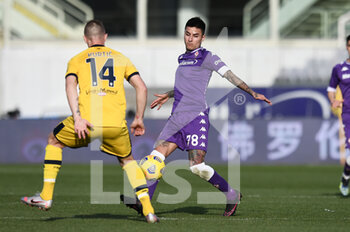 2021-03-07 - Erick Pulgar (ACF Fiorentina) in azione contrastato da Jasmin Kurtic (Parma Calcio) - ACF FIORENTINA VS PARMA CALCIO - ITALIAN SERIE A - SOCCER