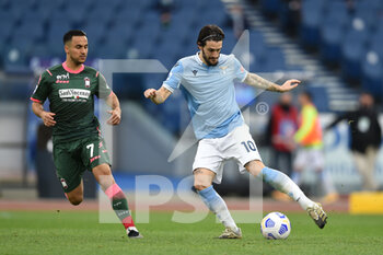 2021-03-12 - Luis Alberto of Lazio and Adam Ounas in action - SS LAZIO VS FC CROTONE - ITALIAN SERIE A - SOCCER