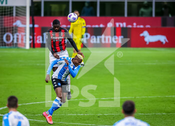 2021-03-14 - Fikayo Tomori of AC Milan fights for the ball against Victor Osimhen of SSC Napoli - AC MILAN VS SSC NAPOLI - ITALIAN SERIE A - SOCCER