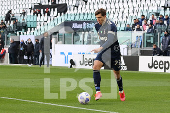 2021-03-21 - Federico Chiesa (Juventus FC) about to kick the ball - JUVENTUS FC VS BENEVENTO CALCIO - ITALIAN SERIE A - SOCCER