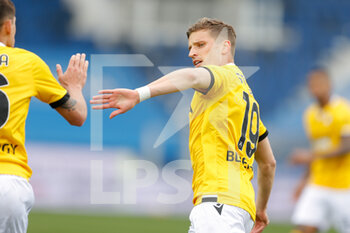 2021-04-03 - Jens Stryger Larsen (Udinese Calcio) esulta dopo aver segnato il gol del 3-2 - ATALANTA VS UDINESE - ITALIAN SERIE A - SOCCER