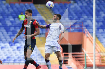 2021-04-03 - Gianluca Scamacca (Genoa), Germán PEZZELLA (Fiorentina) - GENOA CFC VS ACF FIORENTINA - ITALIAN SERIE A - SOCCER