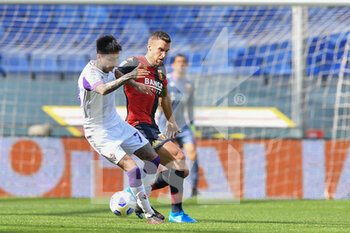 2021-04-03 - Erick PULGAR (Fiorentina), Kevin Strootman (Genoa) - GENOA CFC VS ACF FIORENTINA - ITALIAN SERIE A - SOCCER