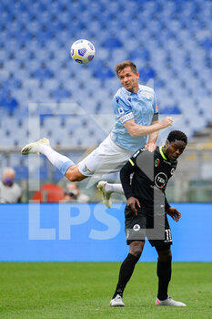 2021-04-03 - Senad Lulic of SS Lazio and Emmanuel Gyasi of Spezia Calcio seen in action during the Italian Football Championship League A 2020/2021 match between SS Lazio vs Spezia Calcio at the Olimpic Stadium in Rome. - SS LAZIO VS SPEZIA CALCIO - ITALIAN SERIE A - SOCCER