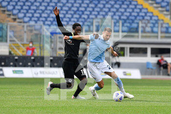 2021-04-03 - Stefan Radu of SS Lazio and Emmanuel Gyasi of Spezia Calcio seen in action during the Italian Football Championship League A 2020/2021 match between SS Lazio vs Spezia Calcio at the Olimpic Stadium in Rome. - SS LAZIO VS SPEZIA CALCIO - ITALIAN SERIE A - SOCCER
