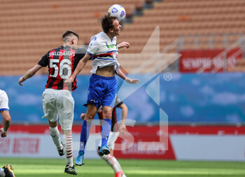 2021-04-03 - Alexis Saelemaekers of AC Milan fights for the ball against Tommaso Augello of UC Sampdoria during the Serie A 2020/21 football match between AC Milan vs UC Sampdoria at the San Siro Stadium, Milan, Italy on April 03, 2021 - Photo FCI / Fabrizio Carabelli - AC MILAN VS UC SAMPDORIA - ITALIAN SERIE A - SOCCER