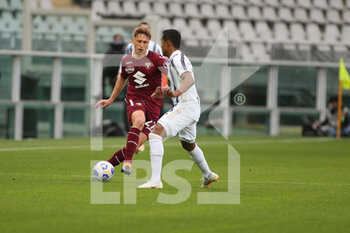 2021-04-03 - Alex Sandro Lobo Silva (Juventus FC) vs Mergim Vojdova (Torino FC) - TORINO FC VS JUVENTUS FC - ITALIAN SERIE A - SOCCER