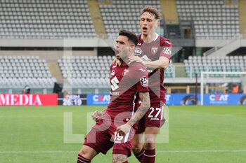 2021-04-03 - Antonio Sanabria (Torino FC) celebrates the goal with Mergim Vojdova (Torino FC) - TORINO FC VS JUVENTUS FC - ITALIAN SERIE A - SOCCER