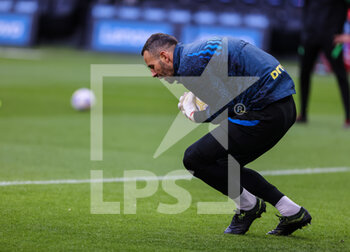 2021-04-07 - Samir Handanovic of FC Internazionale warms up during the Serie A 2020/21 football match between FC Internazionale vs US Sassuolo at the San Siro Stadium, Milan, Italy on April 07, 2021 - Photo FCI / Fabrizio Carabelli - INTER - FC INTERNAZIONALE VS US SASSUOLO - ITALIAN SERIE A - SOCCER