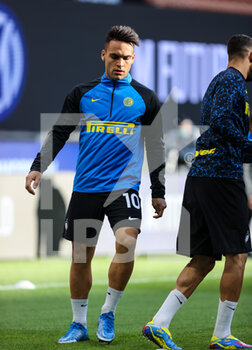 2021-04-07 - Lautaro Martínez of FC Internazionale warms up during the Serie A 2020/21 football match between FC Internazionale vs US Sassuolo at the San Siro Stadium, Milan, Italy on April 07, 2021 - Photo FCI / Fabrizio Carabelli - INTER - FC INTERNAZIONALE VS US SASSUOLO - ITALIAN SERIE A - SOCCER