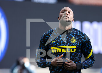 2021-04-07 - Romelu Lukaku of FC Internazionale warms up during the Serie A 2020/21 football match between FC Internazionale vs US Sassuolo at the San Siro Stadium, Milan, Italy on April 07, 2021 - Photo FCI / Fabrizio Carabelli - INTER - FC INTERNAZIONALE VS US SASSUOLO - ITALIAN SERIE A - SOCCER