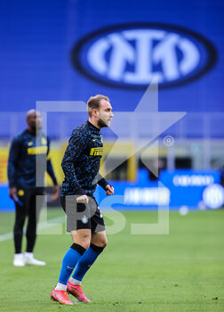 2021-04-07 - Christian Eriksen of FC Internazionale warms up with New Brand IMINTER during the Serie A 2020/21 football match between FC Internazionale vs US Sassuolo at the San Siro Stadium, Milan, Italy on April 07, 2021 - Photo FCI / Fabrizio Carabelli - INTER - FC INTERNAZIONALE VS US SASSUOLO - ITALIAN SERIE A - SOCCER