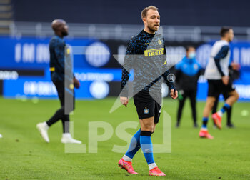 2021-04-07 - Christian Eriksen of FC Internazionale warms up during the Serie A 2020/21 football match between FC Internazionale vs US Sassuolo at the San Siro Stadium, Milan, Italy on April 07, 2021 - Photo FCI / Fabrizio Carabelli - INTER - FC INTERNAZIONALE VS US SASSUOLO - ITALIAN SERIE A - SOCCER