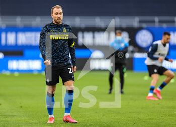 2021-04-07 - Christian Eriksen of FC Internazionale warms up during the Serie A 2020/21 football match between FC Internazionale vs US Sassuolo at the San Siro Stadium, Milan, Italy on April 07, 2021 - Photo FCI / Fabrizio Carabelli - INTER - FC INTERNAZIONALE VS US SASSUOLO - ITALIAN SERIE A - SOCCER