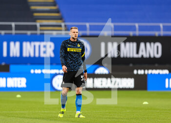 2021-04-07 - Milan Skriniar of FC Internazionale warms up with New Brand IMINTER during the Serie A 2020/21 football match between FC Internazionale vs US Sassuolo at the San Siro Stadium, Milan, Italy on April 07, 2021 - Photo FCI / Fabrizio Carabelli - INTER - FC INTERNAZIONALE VS US SASSUOLO - ITALIAN SERIE A - SOCCER