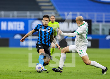 2021-04-07 - Lautaro Martínez of FC Internazionale in action during the Serie A 2020/21 football match between FC Internazionale vs US Sassuolo at the San Siro Stadium, Milan, Italy on April 07, 2021 - Photo FCI / Fabrizio Carabelli - INTER - FC INTERNAZIONALE VS US SASSUOLO - ITALIAN SERIE A - SOCCER