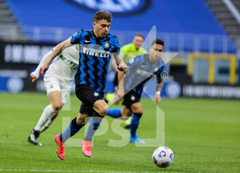 2021-04-07 - Nicolo Barella of FC Internazionale in action during the Serie A 2020/21 football match between FC Internazionale vs US Sassuolo at the San Siro Stadium, Milan, Italy on April 07, 2021 - Photo FCI / Fabrizio Carabelli - INTER - FC INTERNAZIONALE VS US SASSUOLO - ITALIAN SERIE A - SOCCER