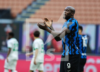 2021-04-07 - Romelu Lukaku of FC Internazionale gestures during the Serie A 2020/21 football match between FC Internazionale vs US Sassuolo at the San Siro Stadium, Milan, Italy on April 07, 2021 - Photo FCI / Fabrizio Carabelli - INTER - FC INTERNAZIONALE VS US SASSUOLO - ITALIAN SERIE A - SOCCER
