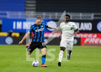 2021-04-07 - Nicolo Barella of FC Internazionale and Jeremie Boga of US Sassuolo in action during the Serie A 2020/21 football match between FC Internazionale vs US Sassuolo at the San Siro Stadium, Milan, Italy on April 07, 2021 - Photo FCI / Fabrizio Carabelli - INTER - FC INTERNAZIONALE VS US SASSUOLO - ITALIAN SERIE A - SOCCER