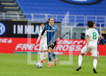 2021-04-07 - Christian Eriksen of FC Internazionale in action during the Serie A 2020/21 football match between FC Internazionale vs US Sassuolo at the San Siro Stadium, Milan, Italy on April 07, 2021 - Photo FCI / Fabrizio Carabelli - INTER - FC INTERNAZIONALE VS US SASSUOLO - ITALIAN SERIE A - SOCCER