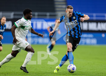 2021-04-07 - Milan Skriniar of FC Internazionale in action during the Serie A 2020/21 football match between FC Internazionale vs US Sassuolo at the San Siro Stadium, Milan, Italy on April 07, 2021 - Photo FCI / Fabrizio Carabelli - INTER - FC INTERNAZIONALE VS US SASSUOLO - ITALIAN SERIE A - SOCCER