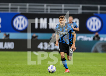 2021-04-07 - Nicolo Barella of FC Internazionale in action during the Serie A 2020/21 football match between FC Internazionale vs US Sassuolo at the San Siro Stadium, Milan, Italy on April 07, 2021 - Photo FCI / Fabrizio Carabelli - INTER - FC INTERNAZIONALE VS US SASSUOLO - ITALIAN SERIE A - SOCCER